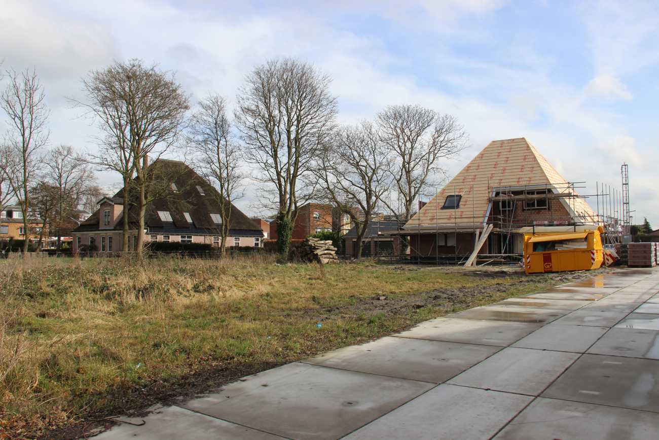 HEERHUGOWAARD MIDDENWEG 32 (L) EN 30A (R) (2017).JPG