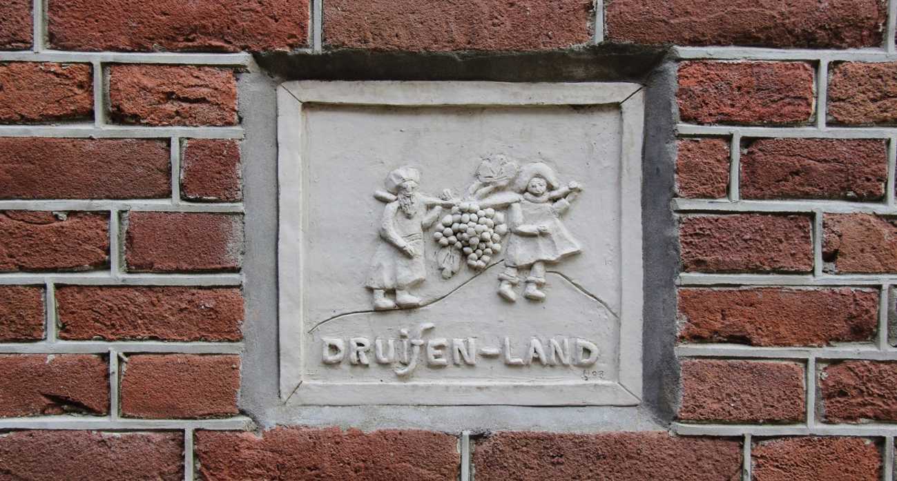 PAG.10 FOTO 02  1 KOLOM (1700x1132).jpg